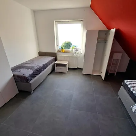 1 Unten 2 Doppelzimmer Mit Kueche Und Bad Apartment