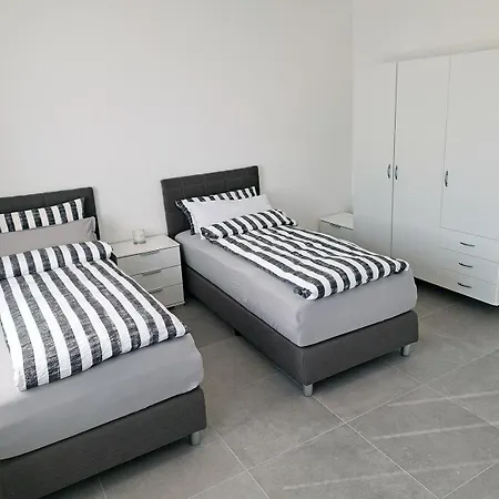 Apartment 1 Unten 2 Doppelzimmer Mit Kueche Und Bad