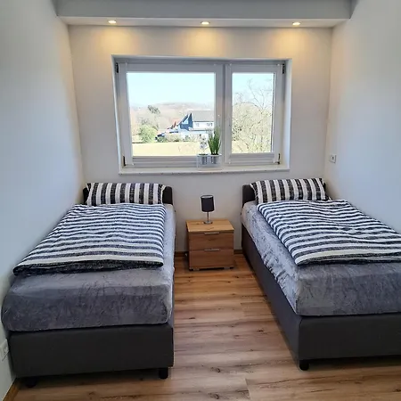 Apartment 1 Unten 2 Doppelzimmer Mit Kueche Und Bad *